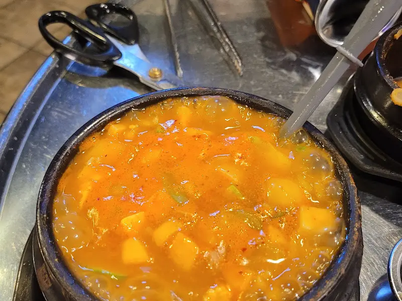 뚝배기에 담겨져 나온 된장찌개