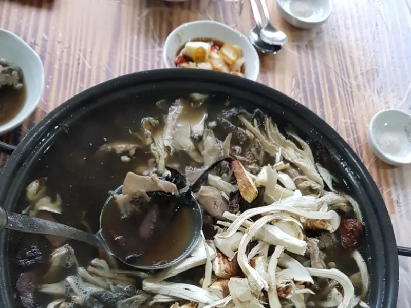 약초가 듬뿍 들어간 백숙