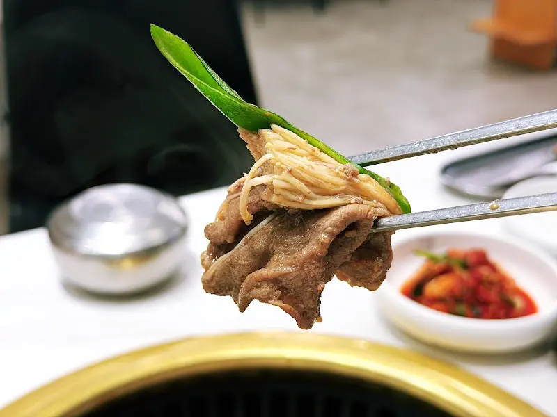 잘 구워진 한우 한 점