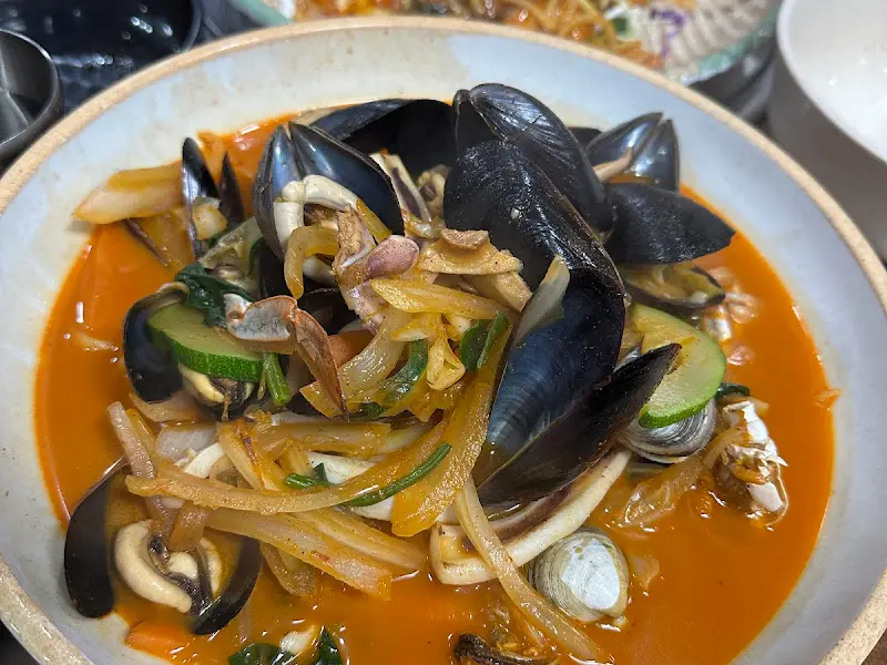 해산물이 푸짐하게 들어간 짬뽕