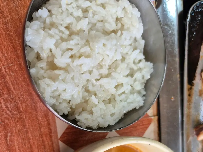 윤기가 흐르는 밥