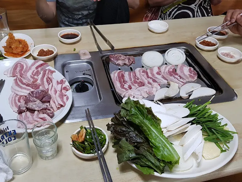 돼지고기 한 상 차림