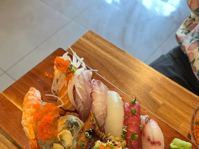 다채로운 구성이 돋보이는 스시운의 스페셜 모듬 초밥