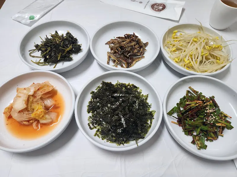 철판 가득 낙지볶음