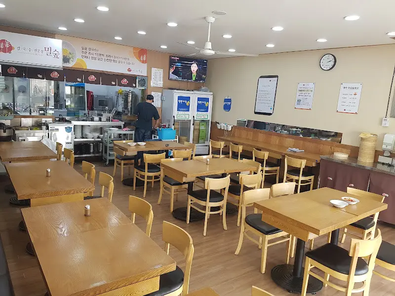 밀숲 내부 전경