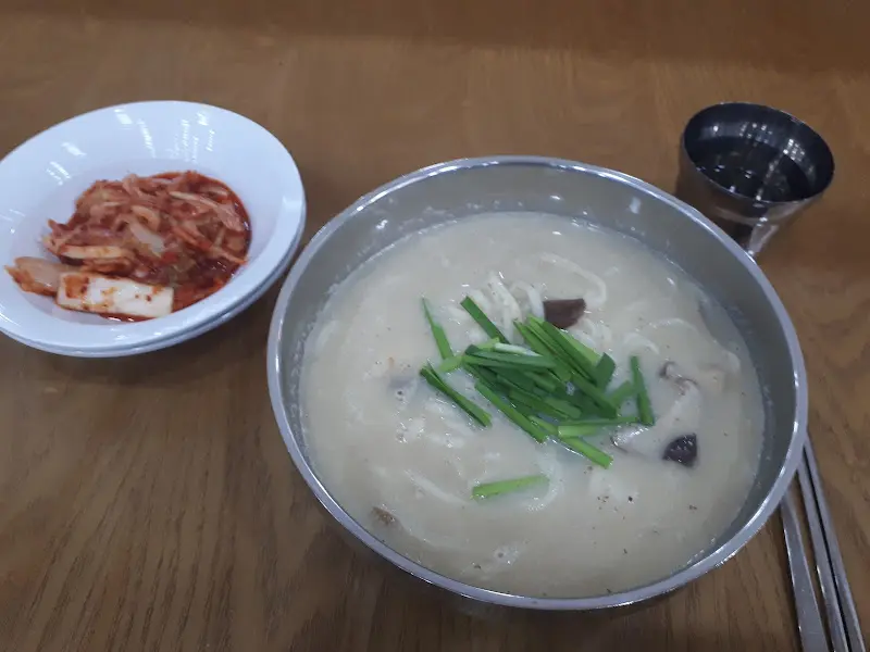 들깨 칼국수