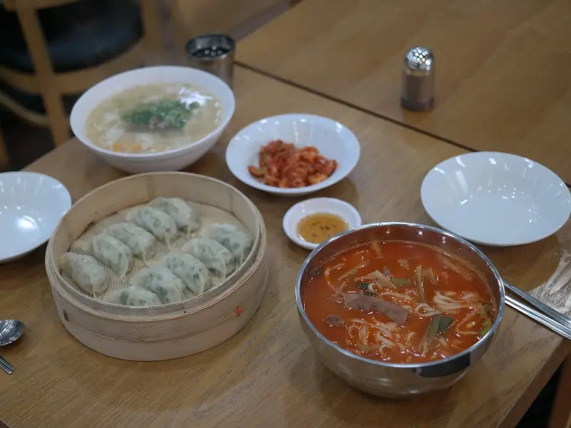 들깨 칼국수, 육개장 칼국수, 만두