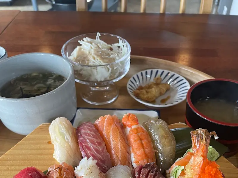 모둠 초밥 한 상 차림