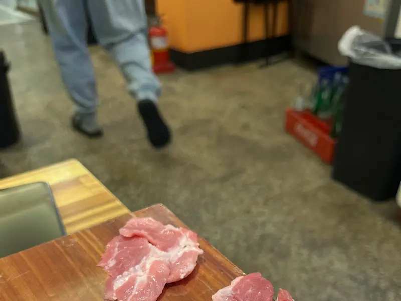 고기 써는 모습