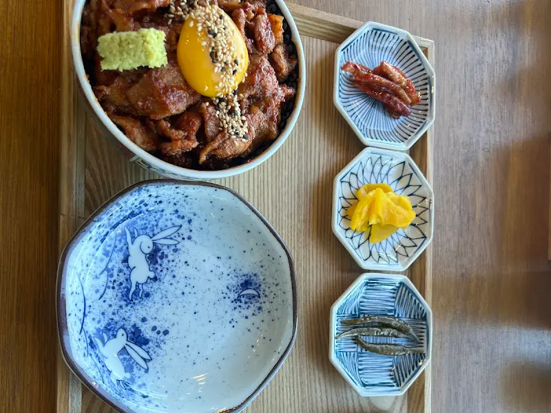 대창덮밥 한상차림