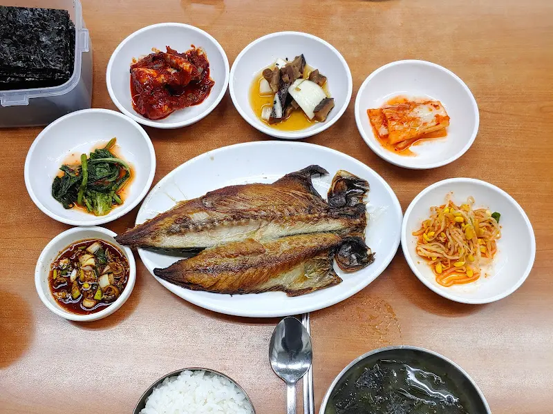 다양한 밑반찬들