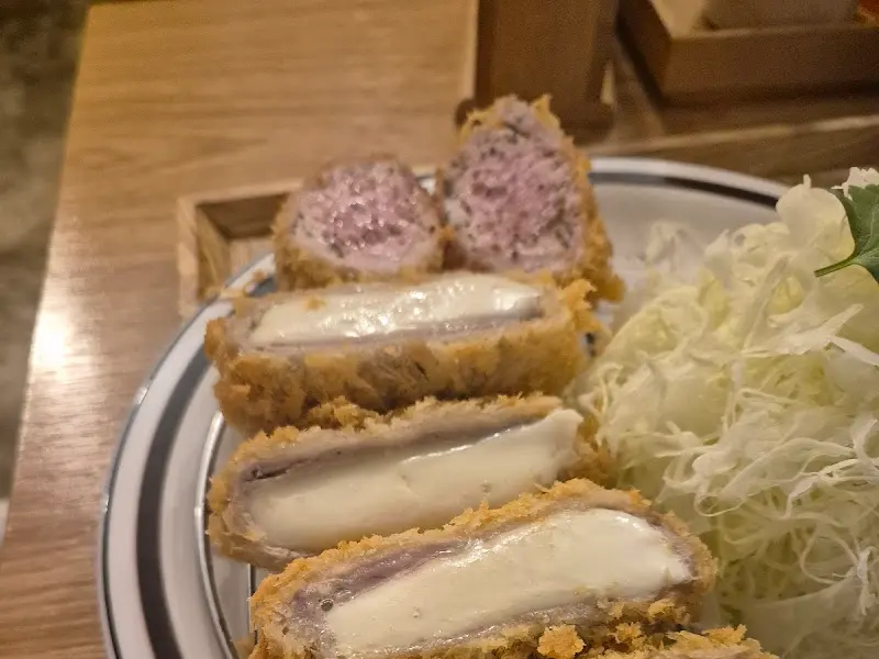 모짜렐라 멘치카츠 단면