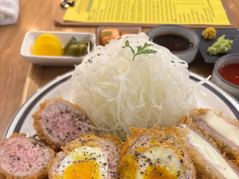 모짜렐라 멘치카츠 정식 전체샷