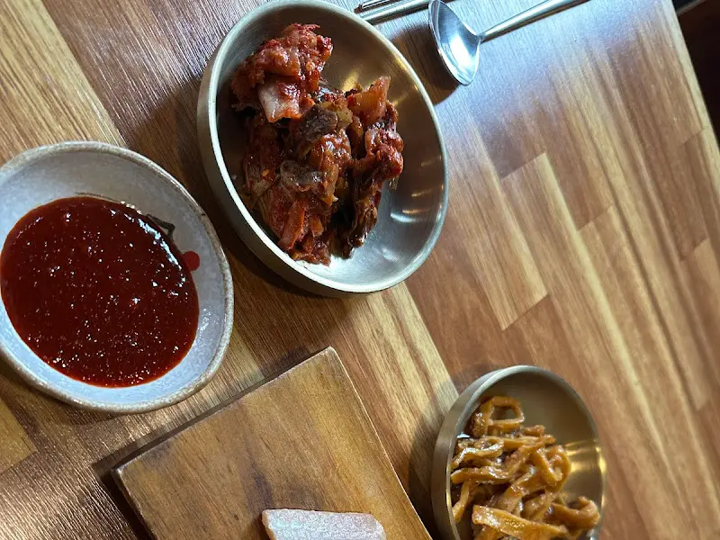 홍어회, 김치, 쌈장의 조화