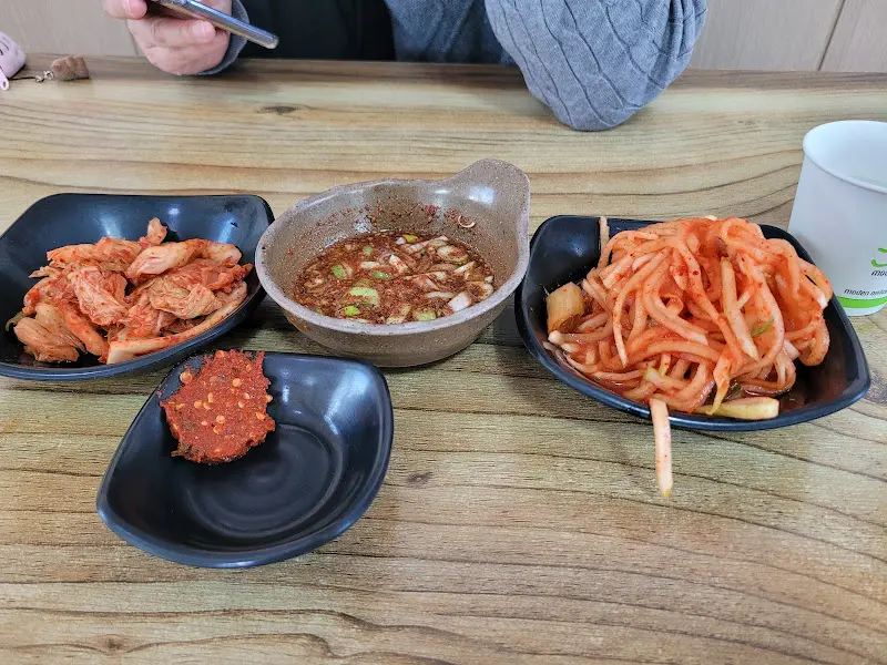 다부네 칼국수 반찬