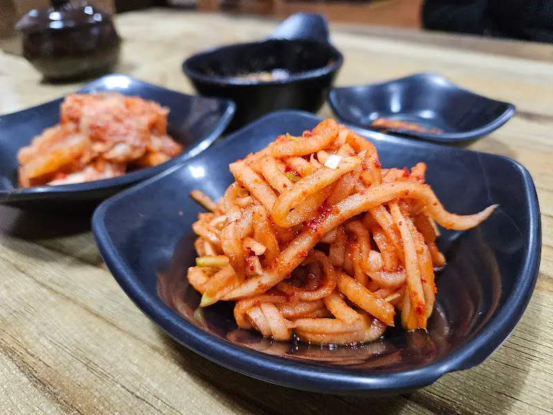 다부네 칼국수 깍두기