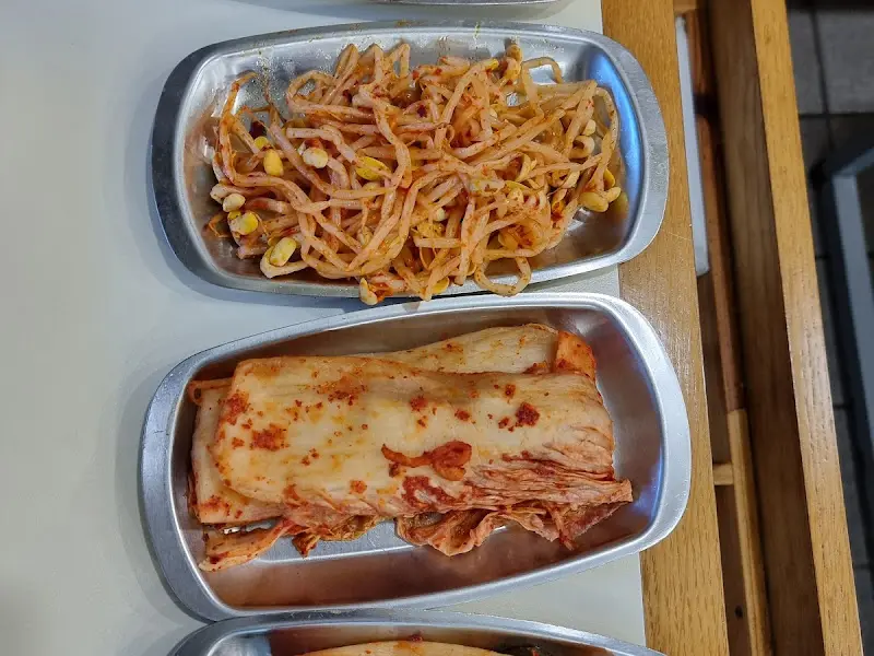 다양한 곁들임 반찬들