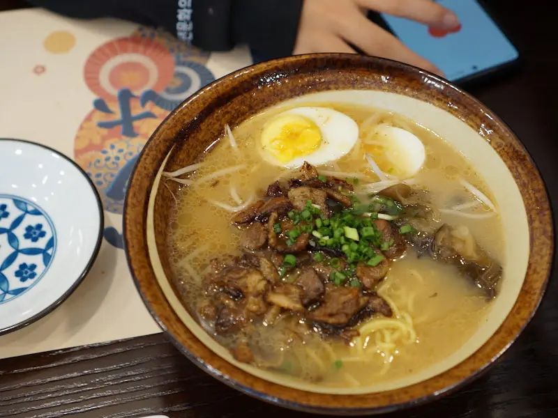 진한 국물이 일품인 돈코츠 라멘