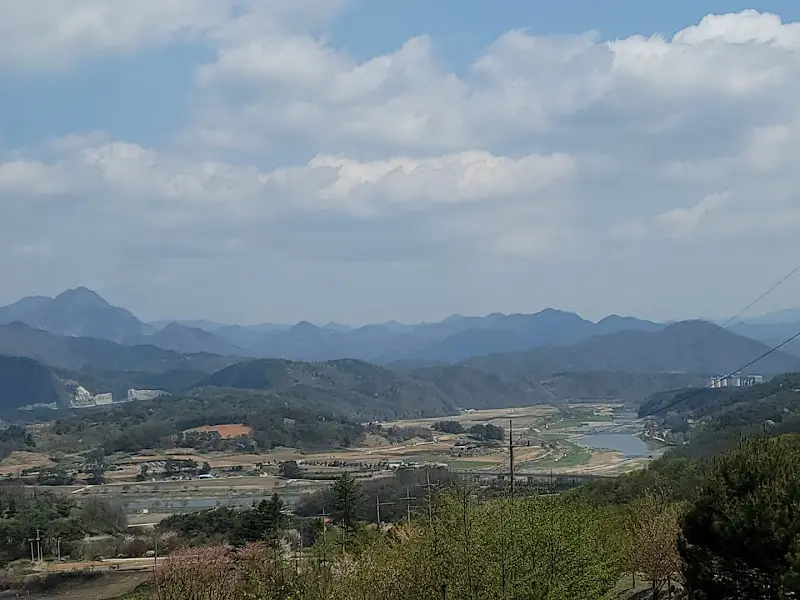 영월 카페 올라 캠핑장에서 바라본 아름다운 풍경