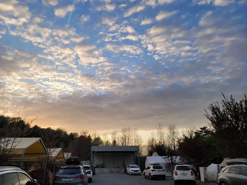 캠핑장 하늘
