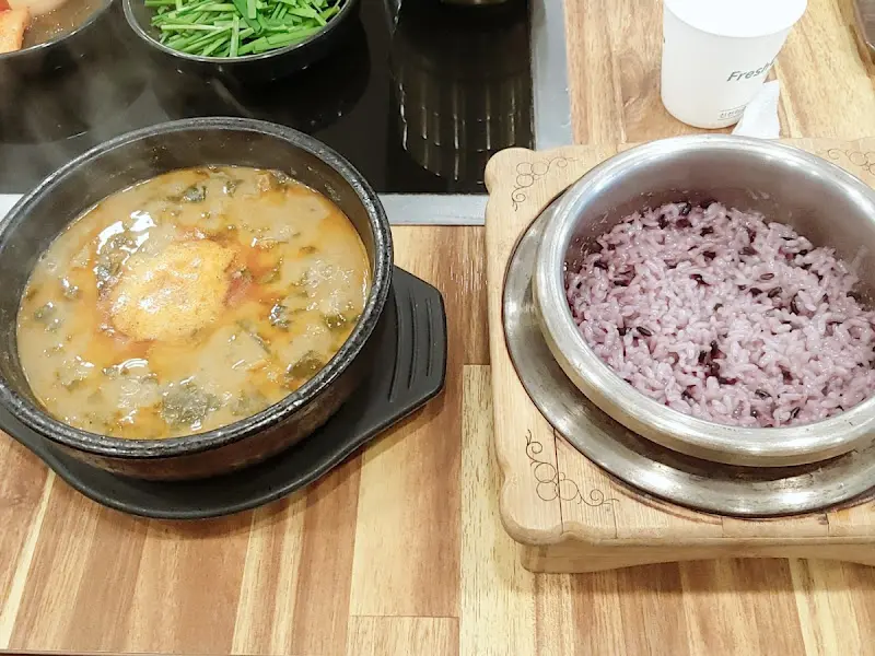 추어탕과 솥밥 한상차림