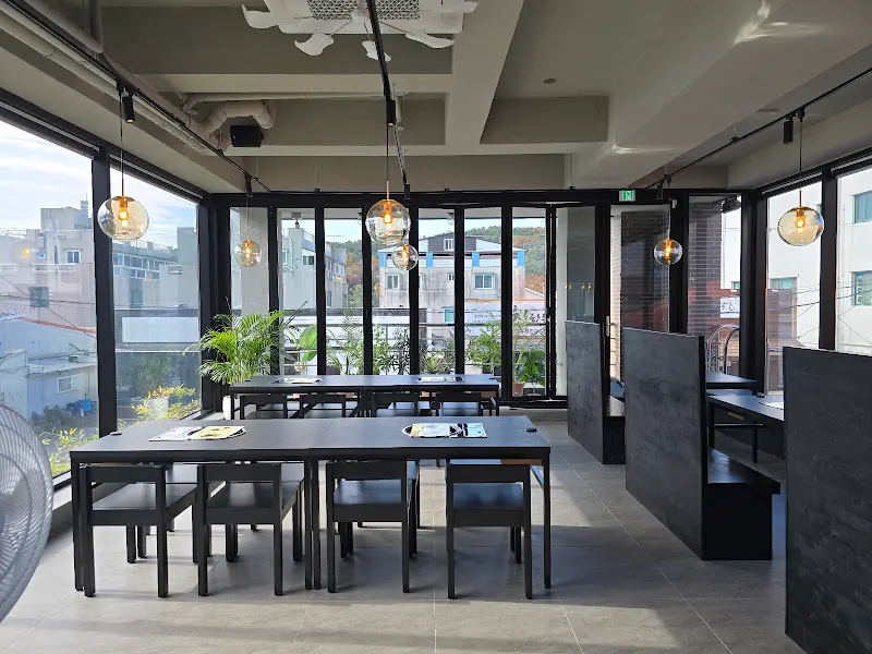 깔끔한 매장 내부