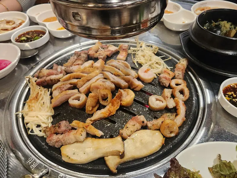 불막열삼 구워지는 막창과 삼겹살