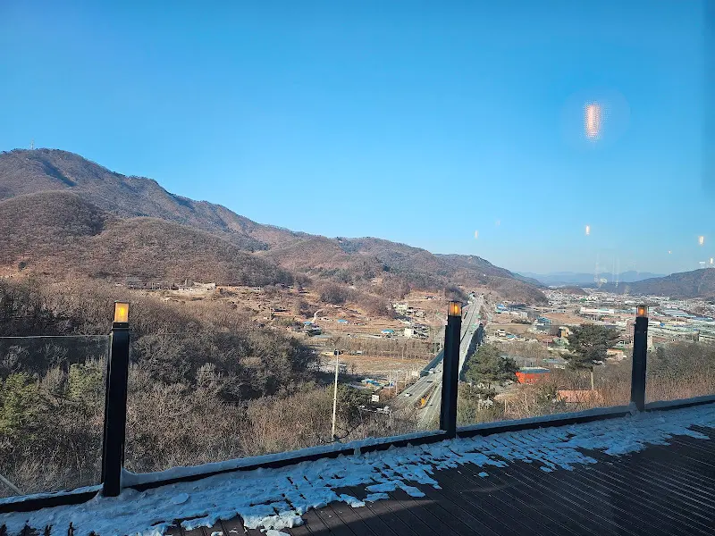 카페에서 바라본 풍경