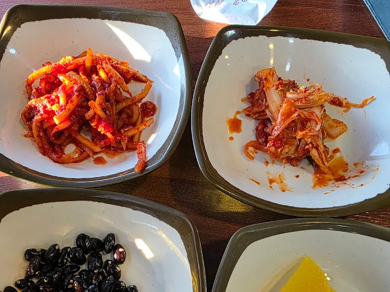 정갈한 반찬 구성