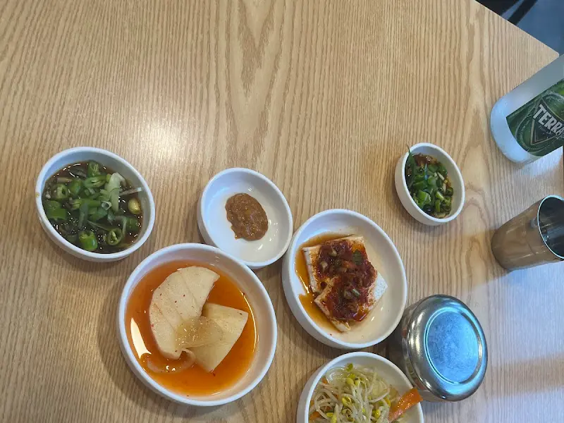 정갈하게 담긴 밑반찬