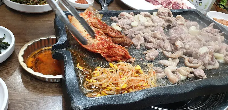 돼지 버섯찌개의 향연