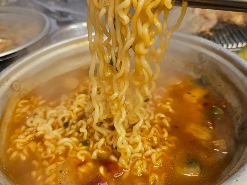 맛있게 끓여진 라면