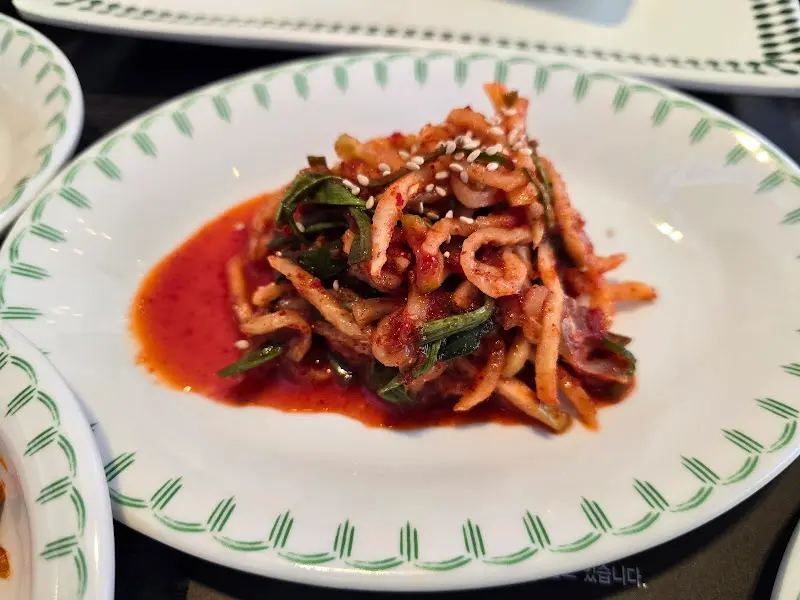 정갈하게 담긴 반찬