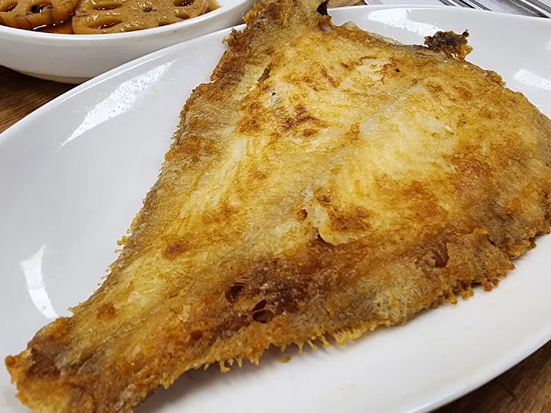 노릇하게 구워진 생선구이