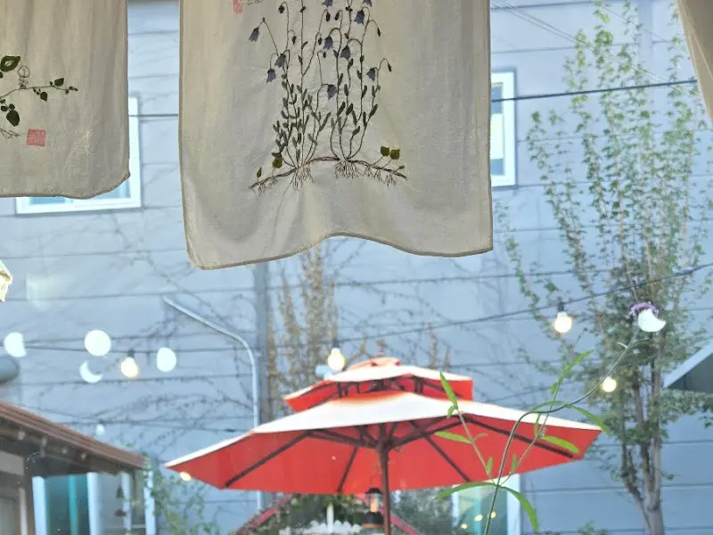 채반 외부 정원