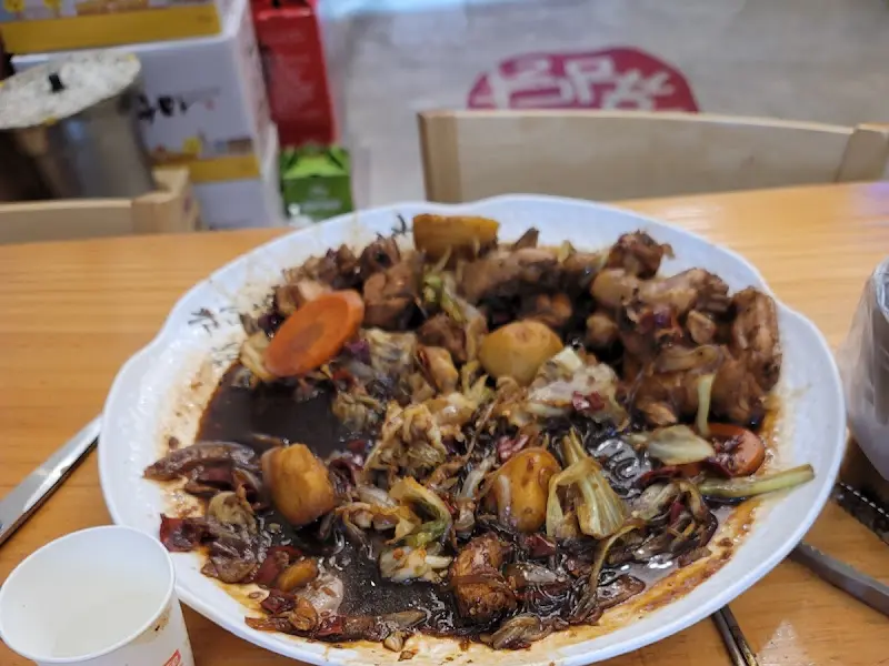 찜닭과 함께 제공되는 반찬