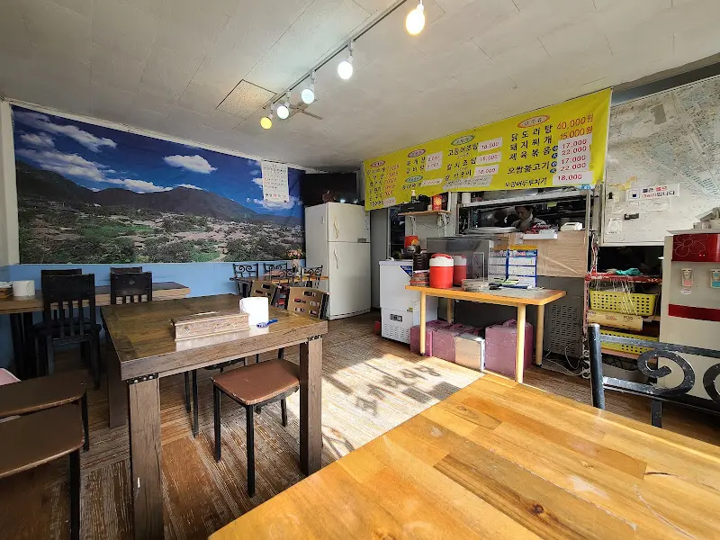 코끼리식당 내부