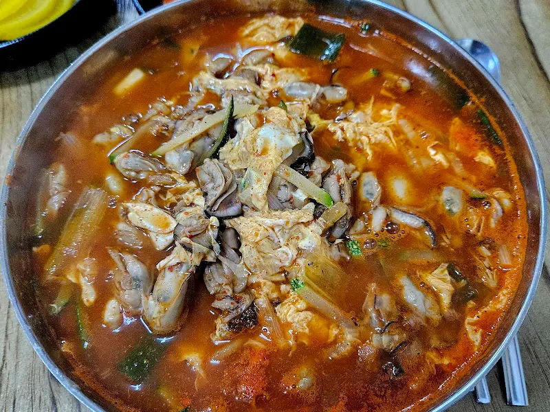 얼큰이 굴칼국수