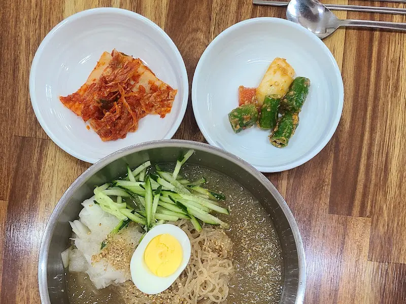 물냉면과 반찬
