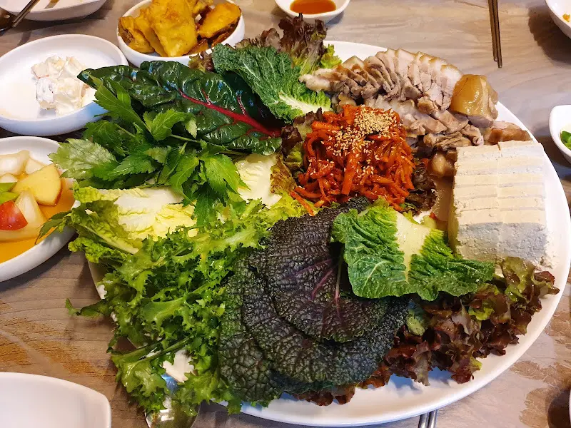 푸짐한 보쌈 한 상