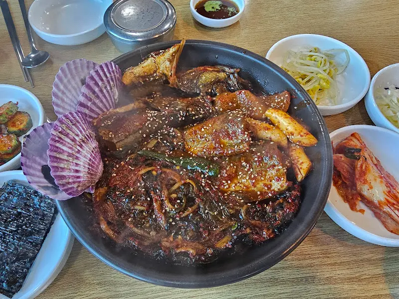 윤기가 흐르는 코다리조림 한 상 차림