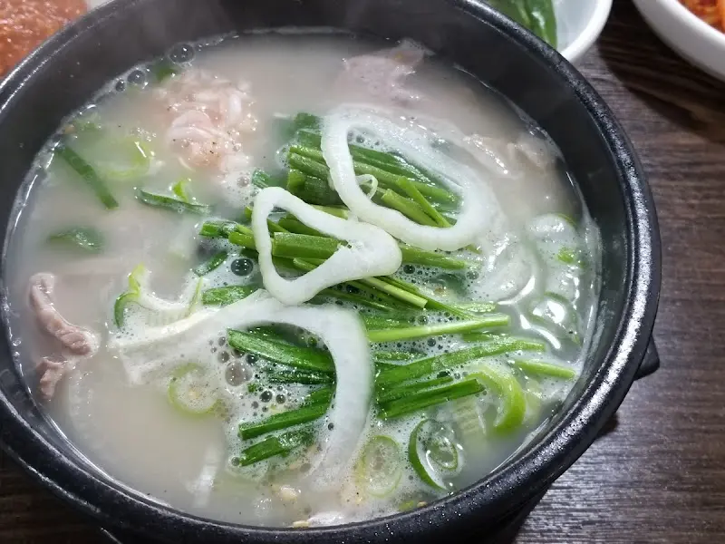 돼지국밥 근접샷