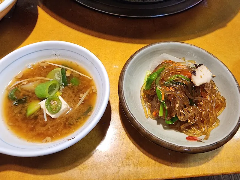 따뜻한 잡채와 된장찌개