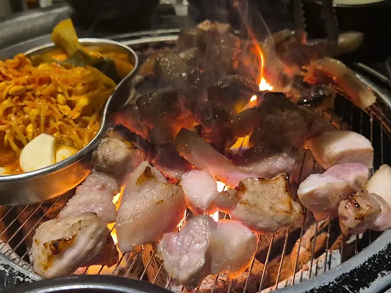 숯불 위에서 익어가는 쫀득살