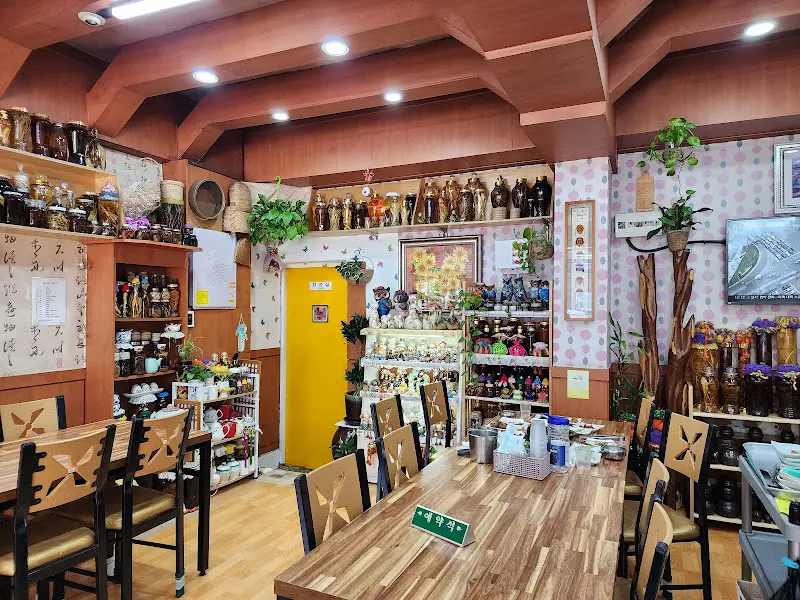 고갯마루 내부 전경