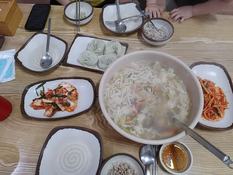 통채칼국수 한상차림