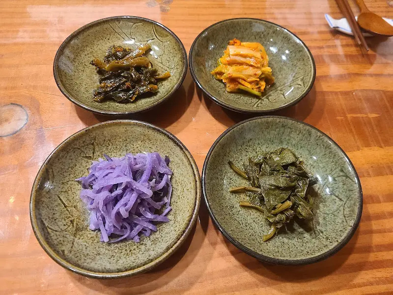 다채로운 반찬들