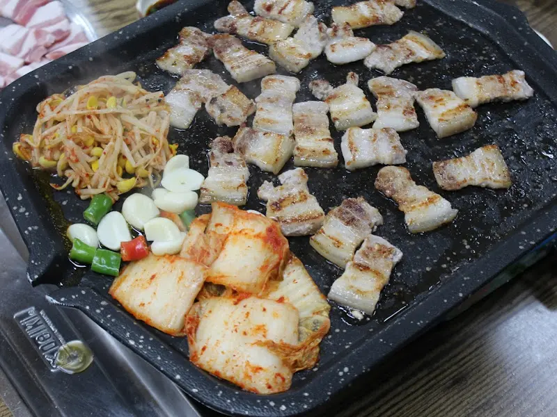 구워지고 있는 삼겹살