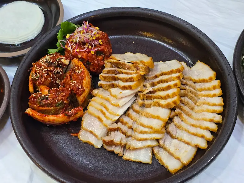 윤기가 흐르는 보쌈과 보쌈김치