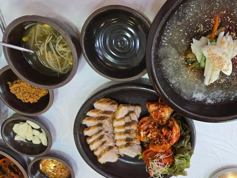 보쌈, 김치, 막국수의 완벽한 조화